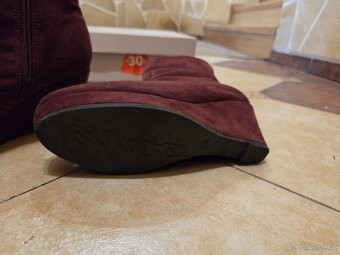 Vínové zimní boty na klínku - 4