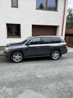 TOYOTA LAND CRUISER 200 - 4