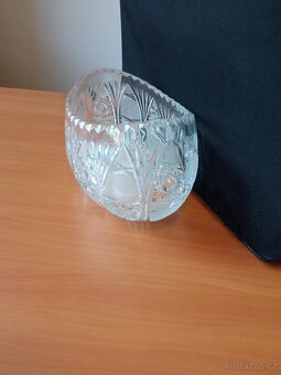 Broušená skleněná dóza  – hluboký brus. - 4