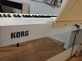 Klavír KORG B2 - 4
