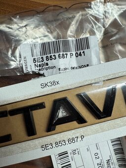 Černý nápis Octavia - originál nový - 4