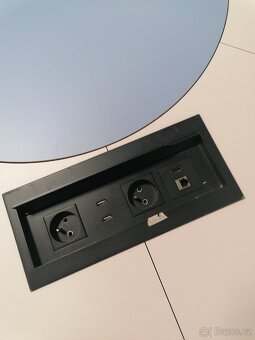 Kulatý kancelářský stůl do zasedačky s 220v, internet. - 4