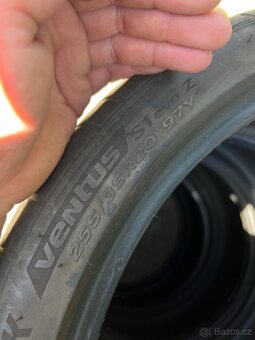 Pneu Hankook 255/35/20 - 4