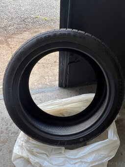 Pneu zimní 255/40 R20 - 4