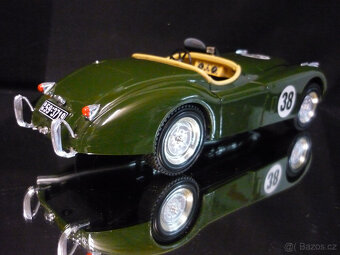 Jaguar XK120 Roadster ERTL 1/18 - 4