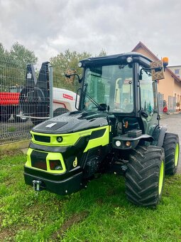 Malotraktor AGT 1060-SVAHOVÝ SPECIÁL + kabina, 56HP - 4