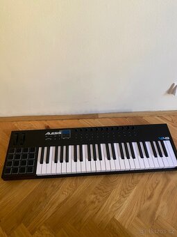 MIDI Keyboard Alesis VI49 - 4