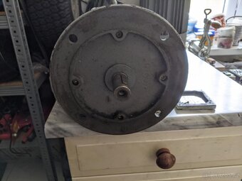 PŘÍRUBOVÝ ELEKTROMOTOR 3,0 kW, 1420 RPM - 4