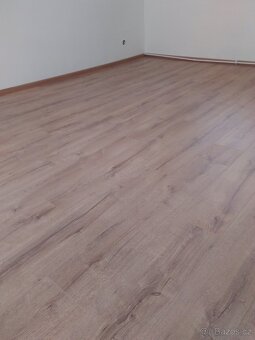 Dlouhodobě pronajmu byt 3 + 1 na Střekově v činžovním domě - 4