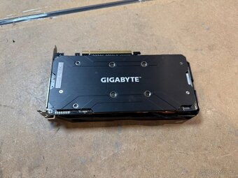 Predám pokazenú grafickú kartu AMD RX 580 8GB - 4