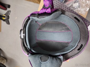 Prodám dívčí lyžařskou helmu Blizzard i s brýlemi - 4