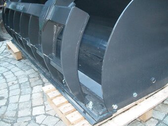 lopata s přidržovačem z výpalku pro manipulátory - 4