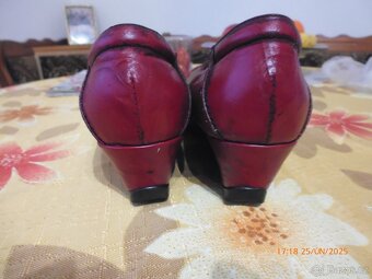 Dámské kožené lodičky Rieker vel. 37 vínové - 4