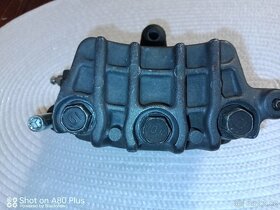 Přední levý brzdový třmen (repasovaný) Honda XL1000V Varader - 4