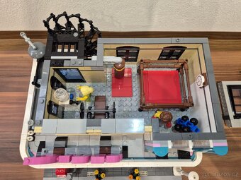 Lego Downtown Dinner set 10260 - 4