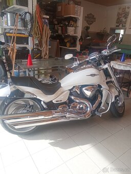 Suzuki Intruder - 4