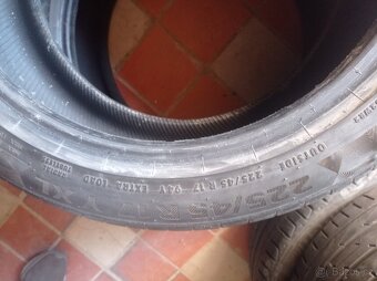 225/45R17 - 4