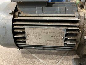 Prodám el.motor s převodovkou šedý - 4