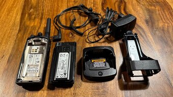 Motorola XT420 profi vysílačka s kompletním příslušenstvím - 4