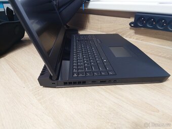 Alienware 17 R5 (model P31E002) + zdarma originální batoh - 4