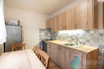 Prodej byt/apartmán 3+1 (67 m²) + 2 parkovací místa, Lipno n - 4