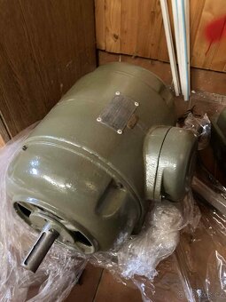 Starý elektromotor SKRAT - 4