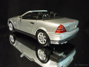 Mercedes Benz SLK 230 Maisto 1/18 - 4