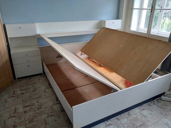 Ložnice s nočními stolky a úložným prostorem - 4