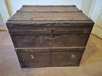 Zajímavá starožitná industriální truhla - 4