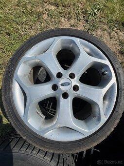 Kola Ford ST225 R18 - 4