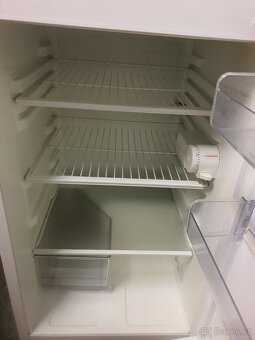 pěkná 140 cm lednice s mrazákem nahoře - 4