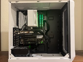 PC 33 Fractal Design Focus 2 TG White - 4