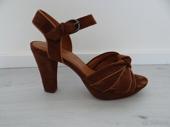 Hnědé semišové boty nad podpatku Marc (vel. 38) - 4