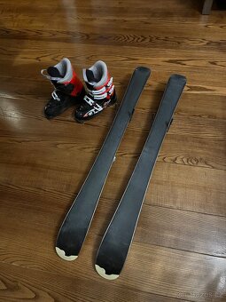 Set lyží Rossignol a lyžáků - 4