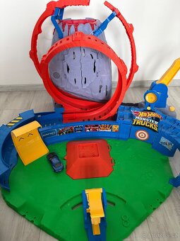 Hot Wheels Monster Trucks T-Rex - 4