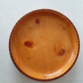 dřevěný talíř a dřevěná miska - 4
