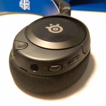 Herní sluchátka SteelSeries Arctis Nova 1P černé - 4