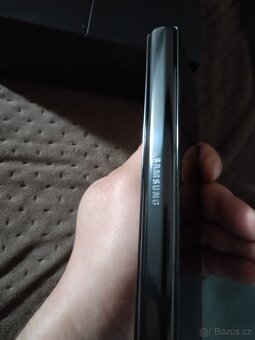 Samsung galaxy fold 2 - 4
