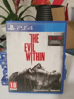 PlayStation 4 hry + ovladač dualshock 4 - 4