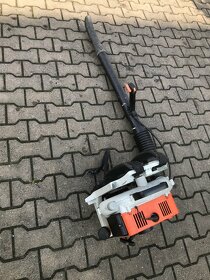 zádový foukač listí Stihl Br 420 - 4
