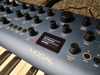 Modal Cobalt 8 + case THON - 4