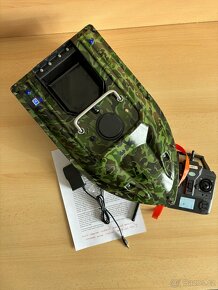 Maskáčová zavážecí loďka na ryby s GPS 2ks baterií 5200mAh - 4