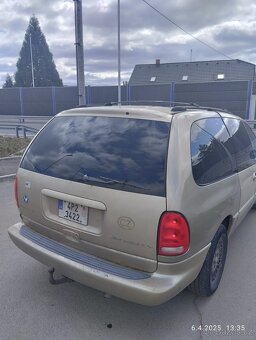 Prodám Chrysler Town & Country - 4