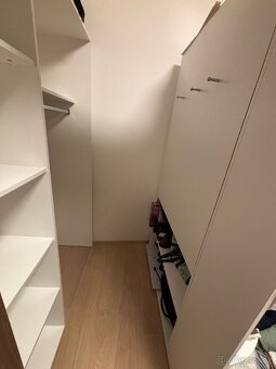Velká rohová skříň s bočním věšákem - 4