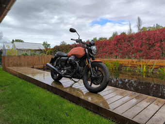 Moto Guzzi V7 Stone - 4