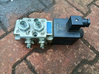 Prodám novej rozvaděč hydraulický - 4