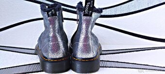 SENZAČNÍ VYTEPLENÉ KOTNÍKOVÉ BOTY-dr.MARTENS-vel.32 - 4