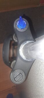 Prodám novou vidlici SR Suntour XCR34 Boost - 4