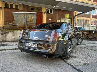 Lancia Thema 3.0L V6 CRD Executive HP A/T Chrysler 300C SRT - 4
