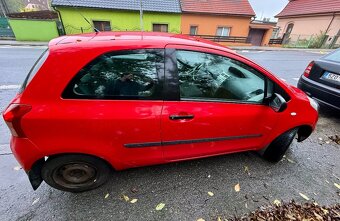 Toyota Yaris 1.0 VVTi, STK 7/2027, dálniční známka ZDARMA - 4